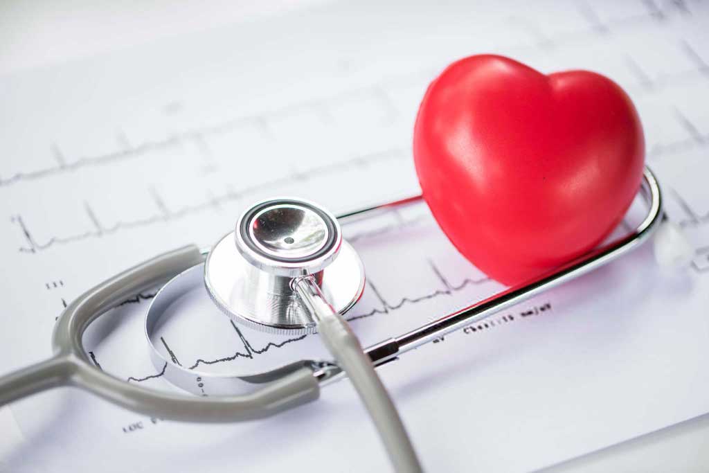 Médico cardiólogo Centro de Especialidades Médicas Cumbres del Santuario