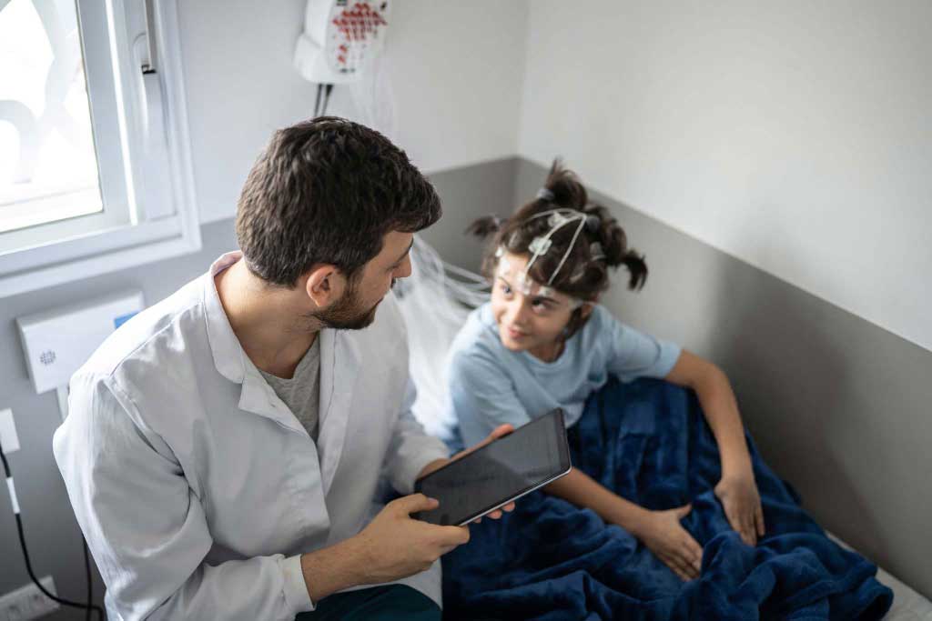 Neurólogo Centro de Especialidades Médicas Cumbres del Santuario