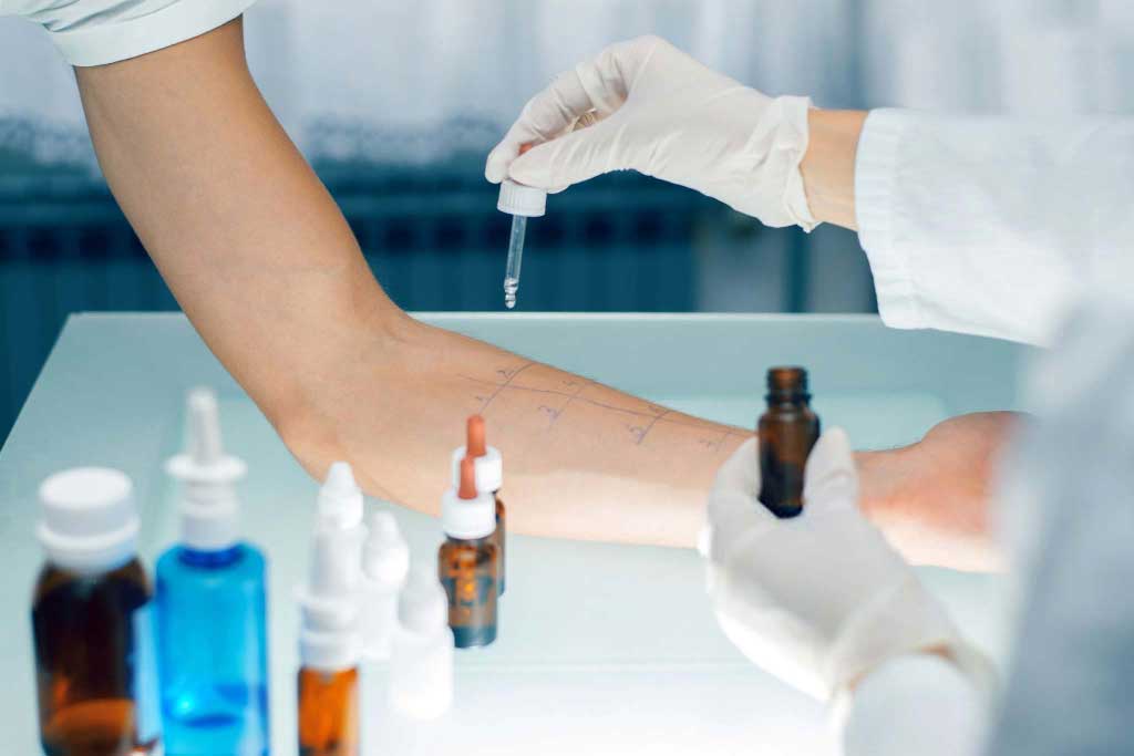 Médico dermatólogo Centro de Especialidades Médicas Cumbres del Santuario