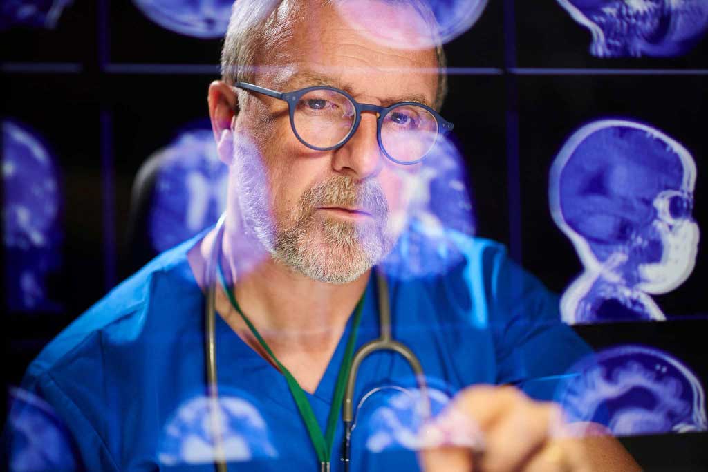 Neurólogo Centro de Especialidades Médicas Cumbres del Santuario