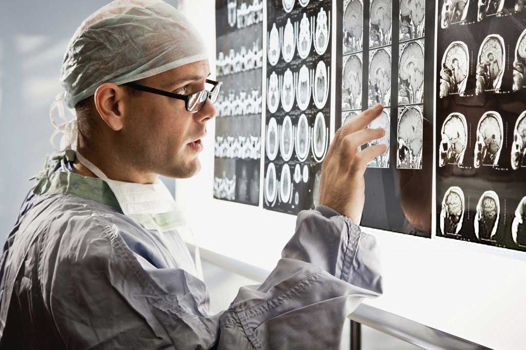Neurólogo Centro de Especialidades Médicas Cumbres del Santuario